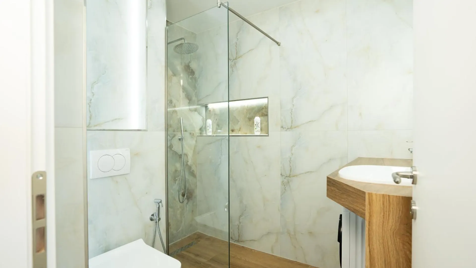 The Blue Pearl Apartment 2 Durres